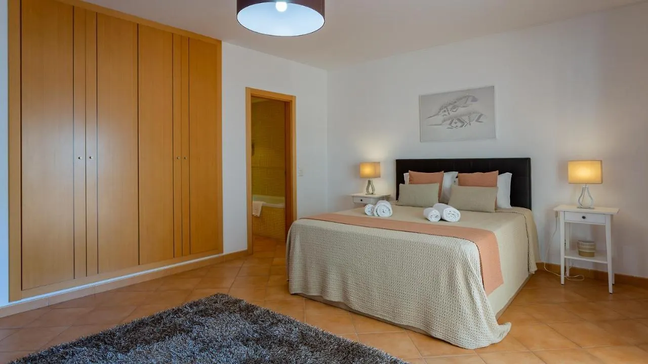 Magnificent 2Bdr Apartment W/ Ac & Pool - 2Min From Beach - By Lovelystay Armacao de Pera 0*,