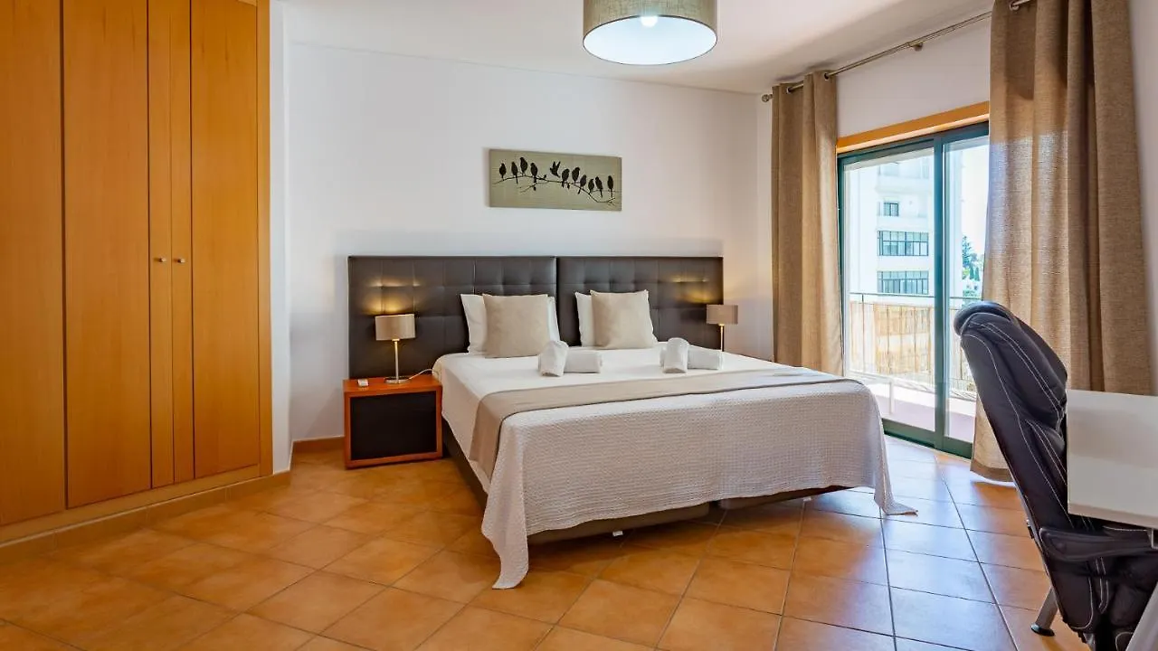 Magnificent 2Bdr Apartment W/ Ac & Pool - 2Min From Beach - By Lovelystay Armação de Pêra