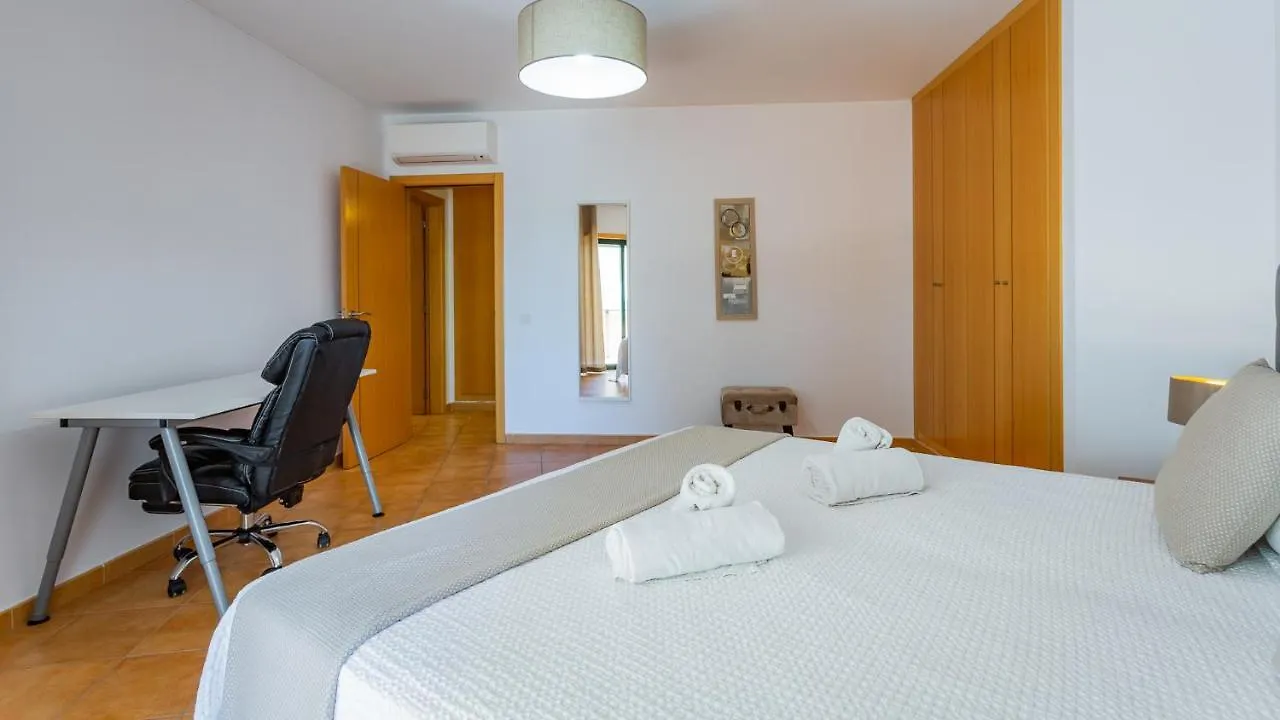 Magnificent 2Bdr Apartment W/ Ac & Pool - 2Min From Beach - By Lovelystay Armação de Pêra