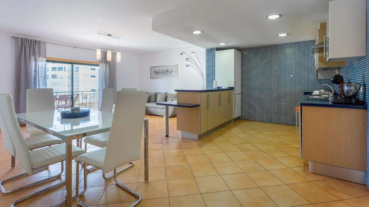 Magnificent 2Bdr Apartment W/ Ac & Pool - 2Min From Beach - By Lovelystay Armação de Pêra