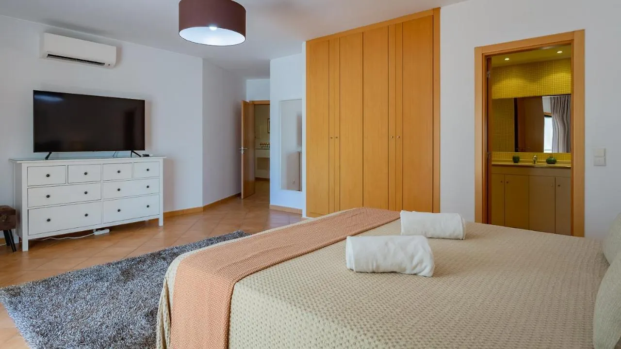 Magnificent 2Bdr Apartment W/ Ac & Pool - 2Min From Beach - By Lovelystay Armação de Pêra Portugal