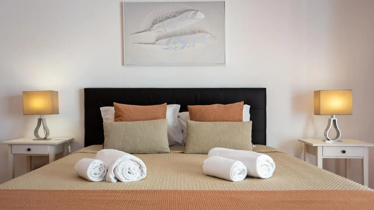 Magnificent 2Bdr Apartment W/ Ac & Pool - 2Min From Beach - By Lovelystay Armação de Pêra